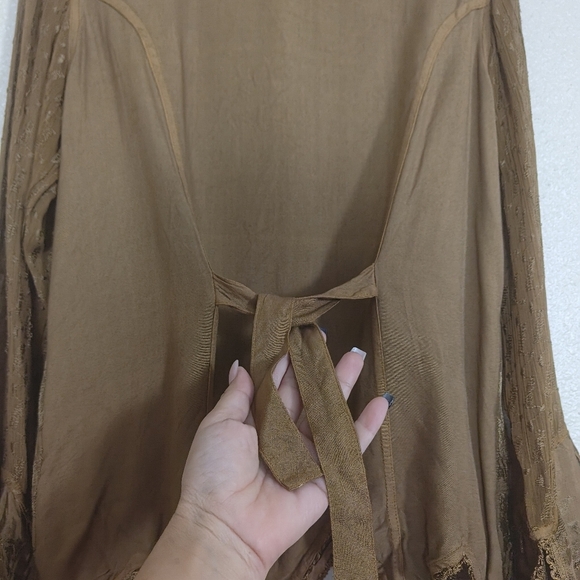 more by Lata Blouse Women Small Kakhy Floral Embroidered Button Romantic Edge Em - Picture 14 of 14